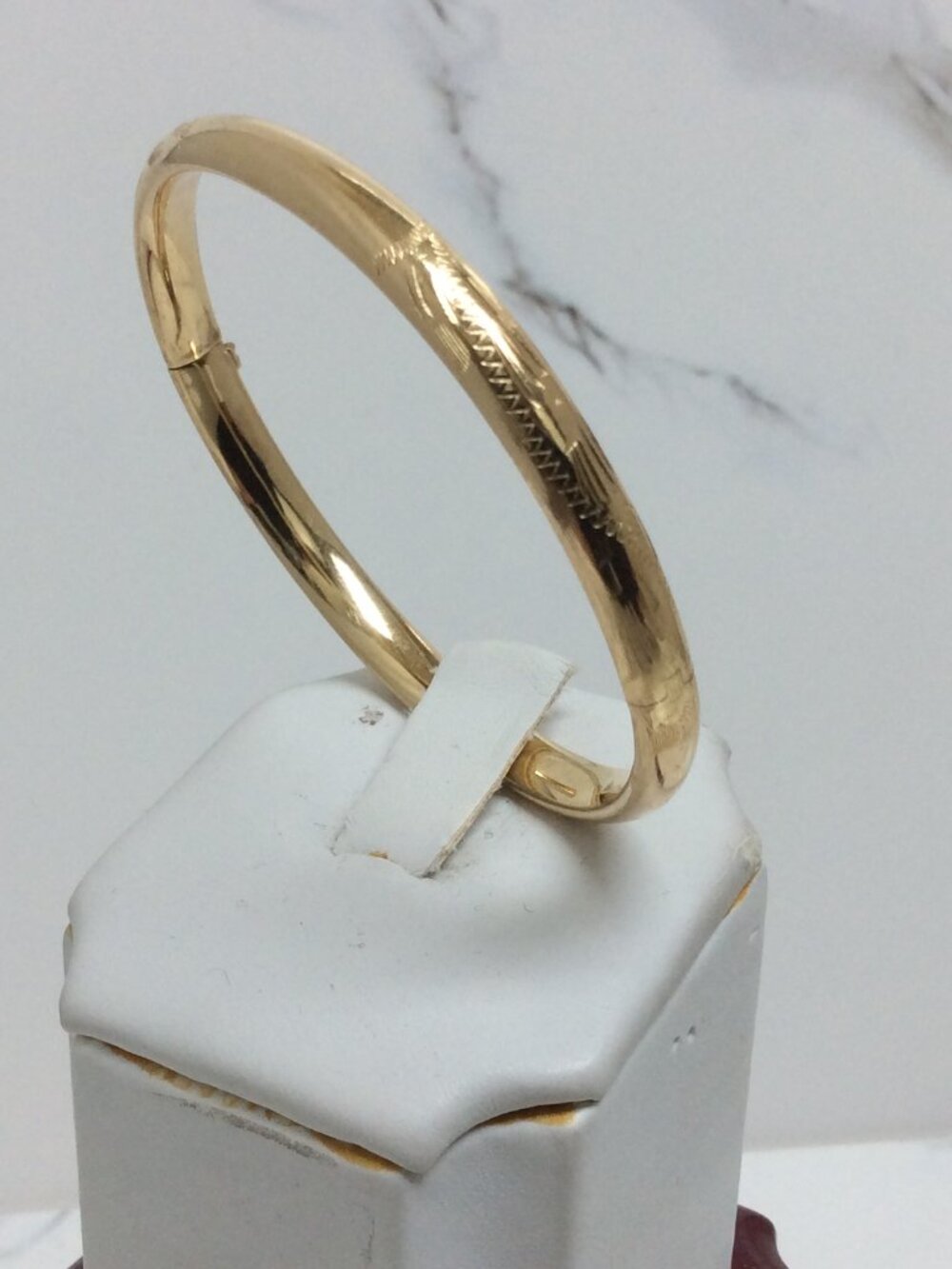 14K YELLOW Real GOLD HINGED SATIN BABY BANGLE With CARVINGS Bracelet 5.30gr